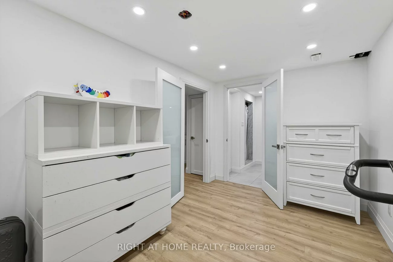 16, Mayvern, North Richvale, Richmond Hill