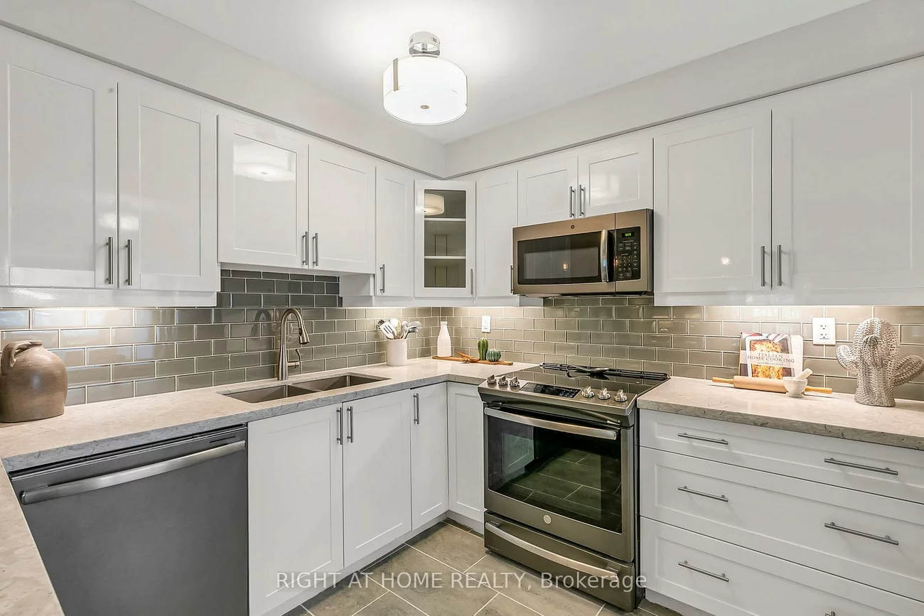 25, Castle Rock, North Richvale, Richmond Hill