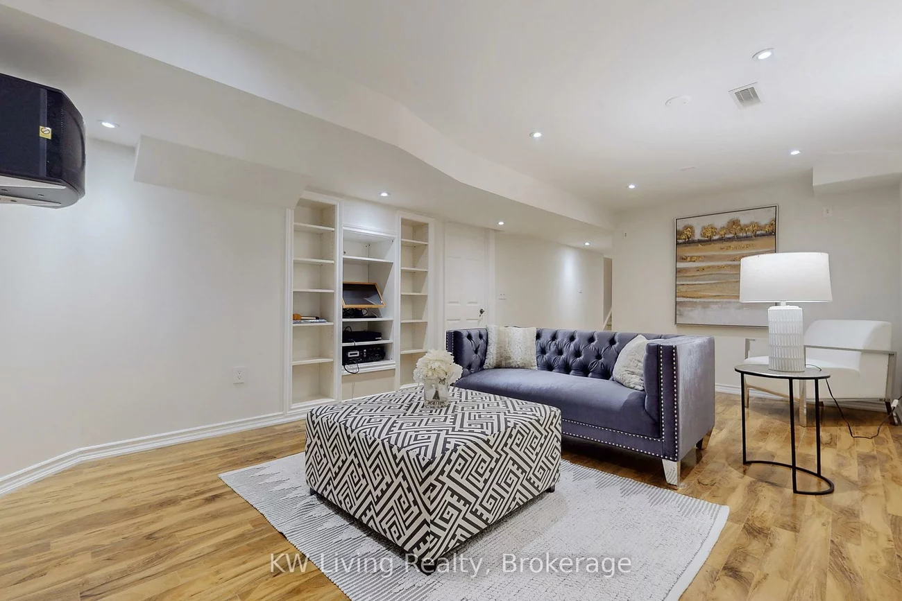 17, Tarmack, Jefferson, Richmond Hill