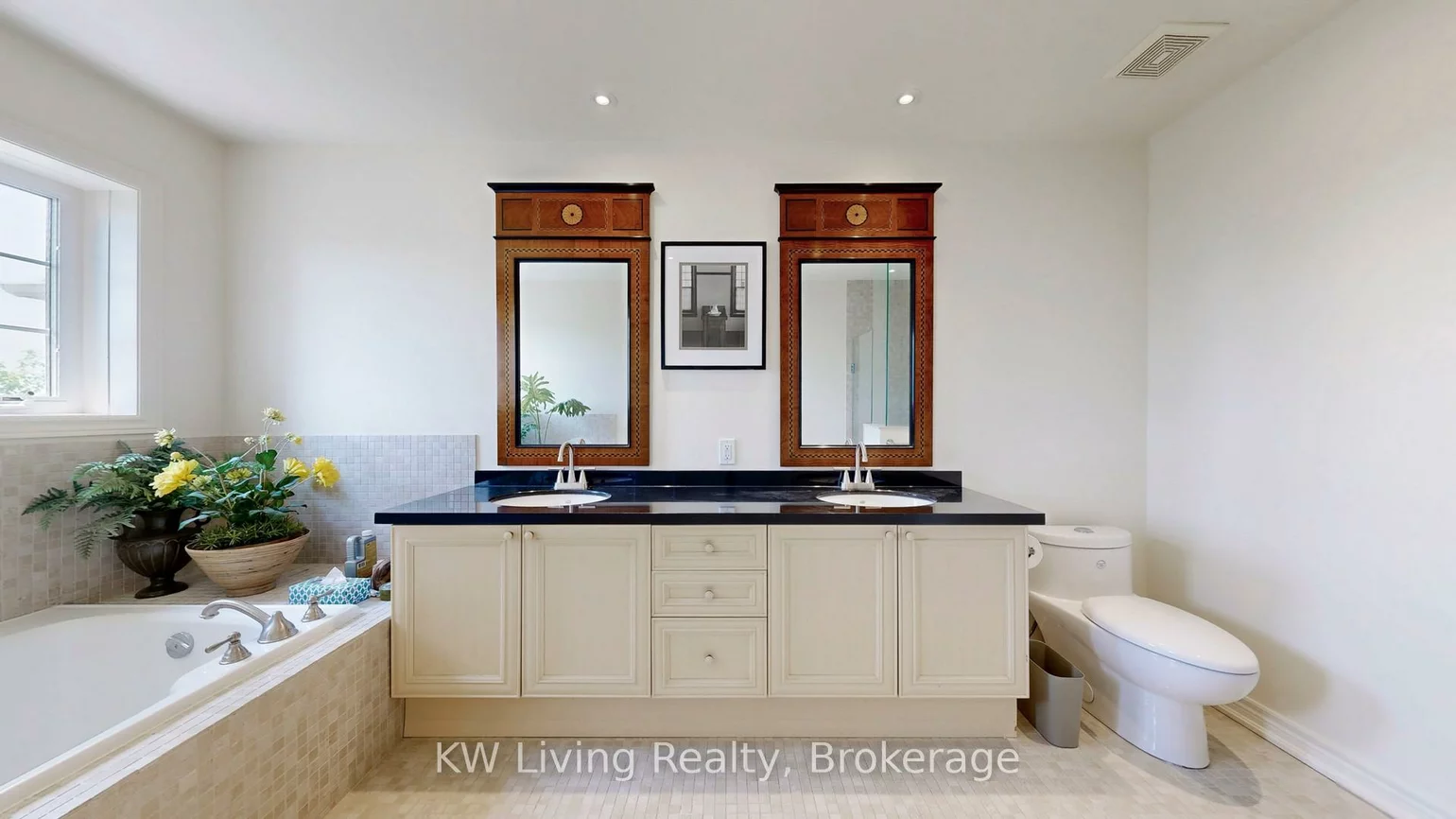 16, Carriage House, Jefferson, Richmond Hill