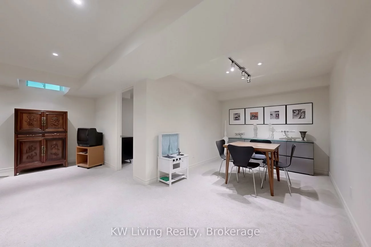 16, Carriage House, Jefferson, Richmond Hill