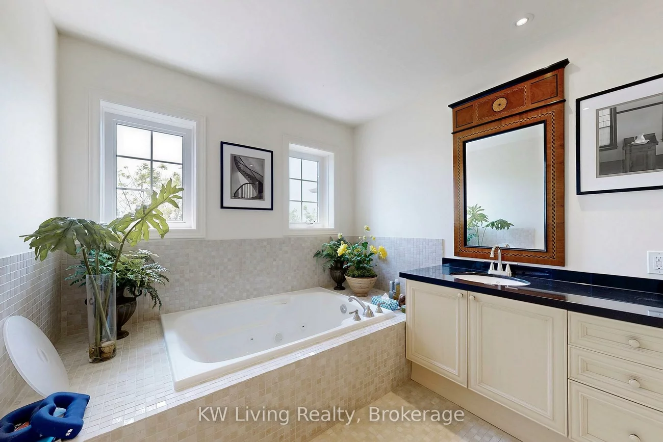 16, Carriage House, Jefferson, Richmond Hill