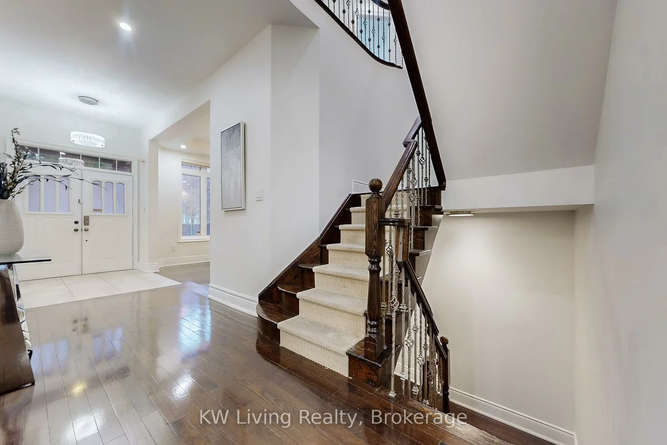 17, Tarmack, Jefferson, Richmond Hill