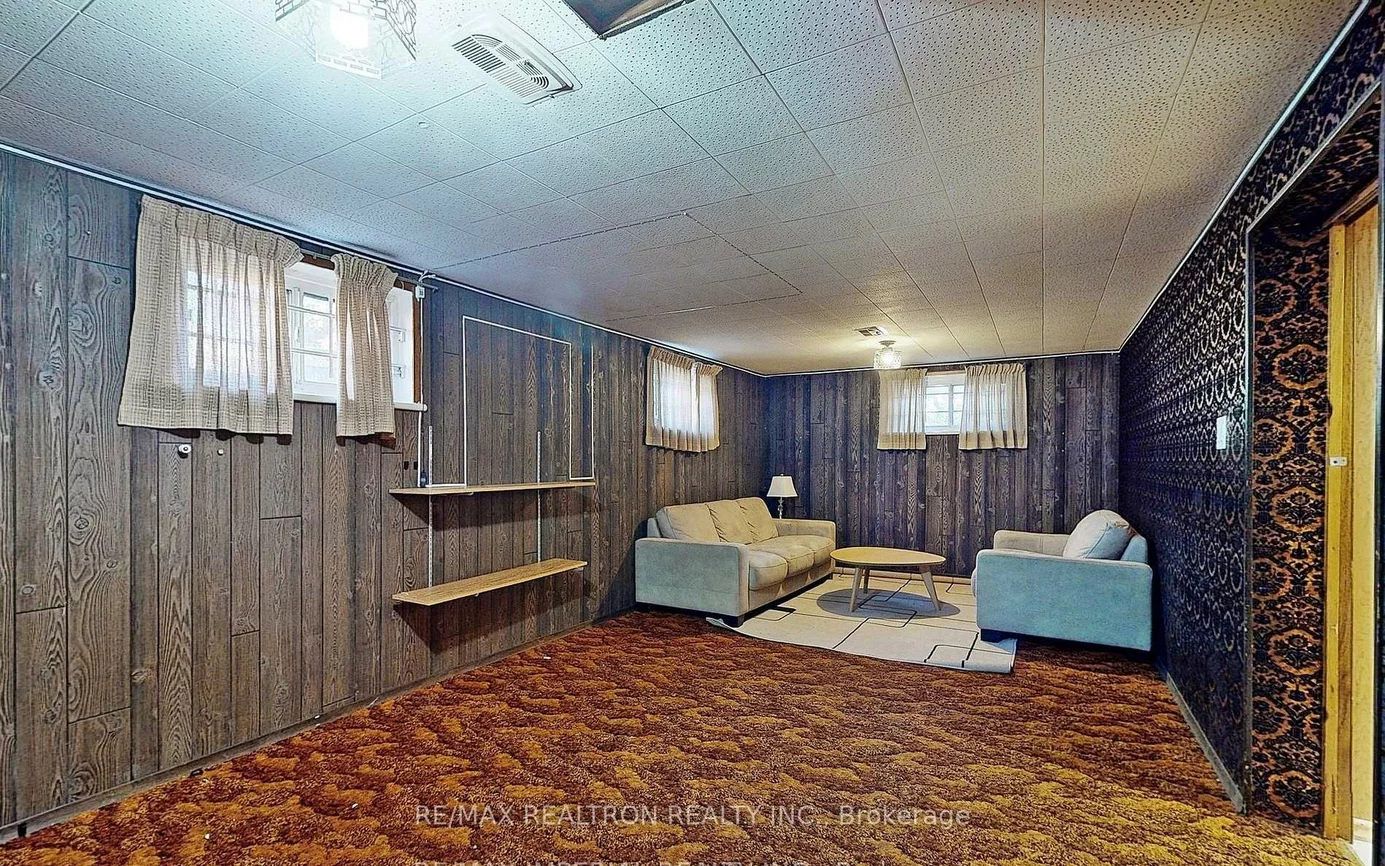 331, Boisdale, Harding, Richmond Hill