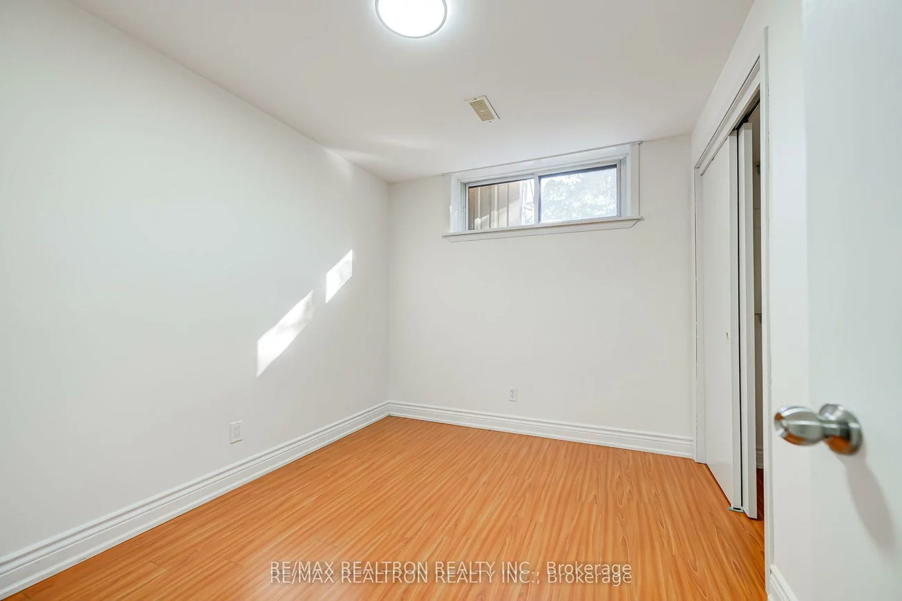 31, Sussex, Crosby, Richmond Hill