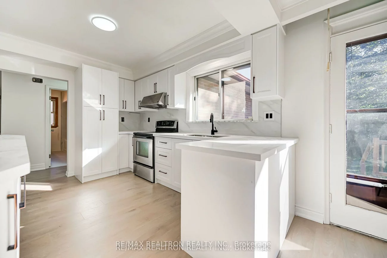 31, Sussex, Crosby, Richmond Hill