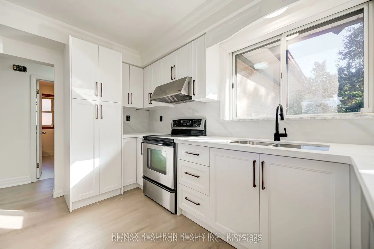 31, Sussex, Crosby, Richmond Hill