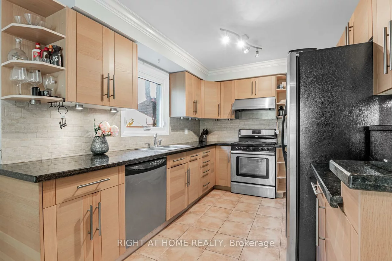 16, Marchwood, Harding, Richmond Hill