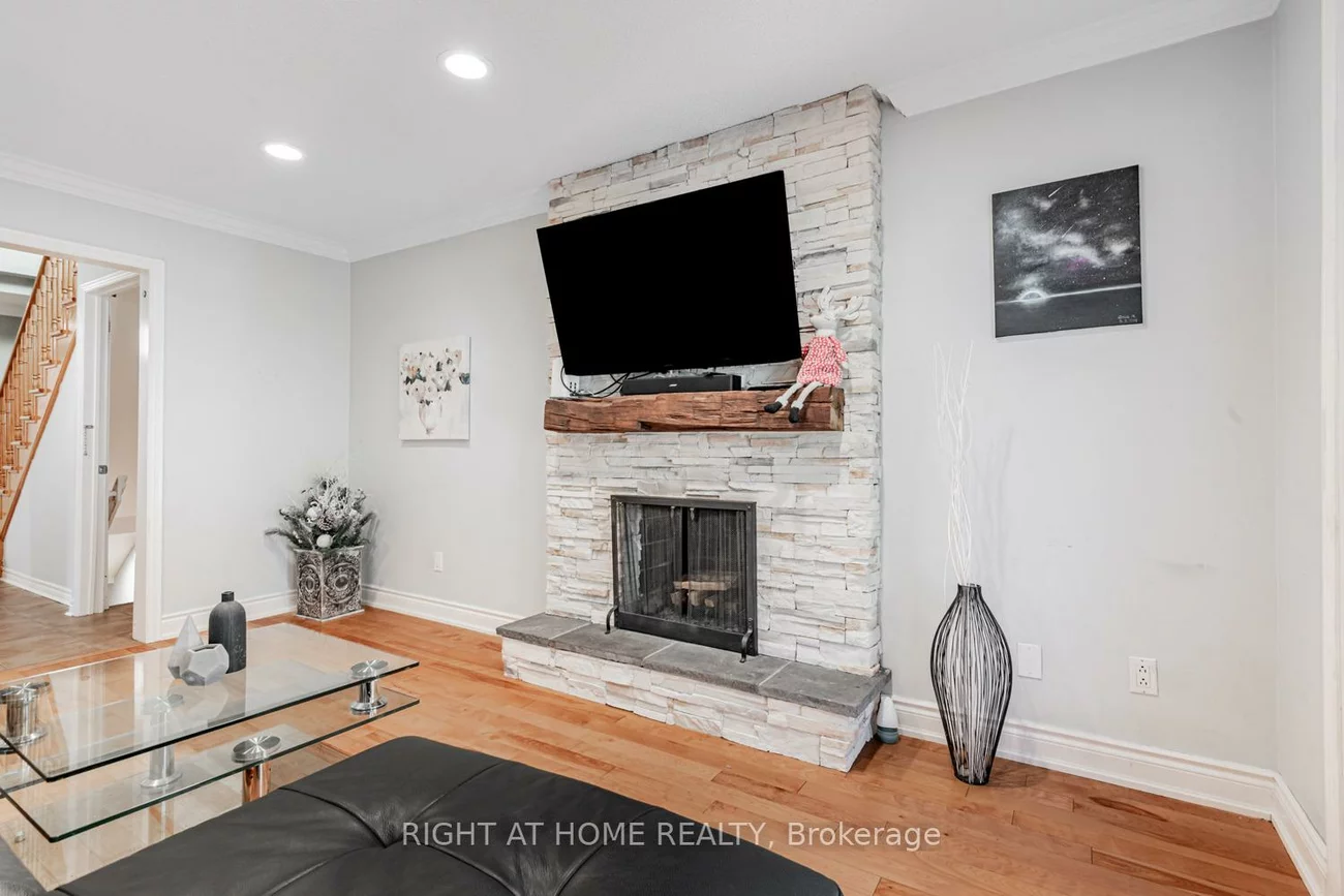 16, Marchwood, Harding, Richmond Hill