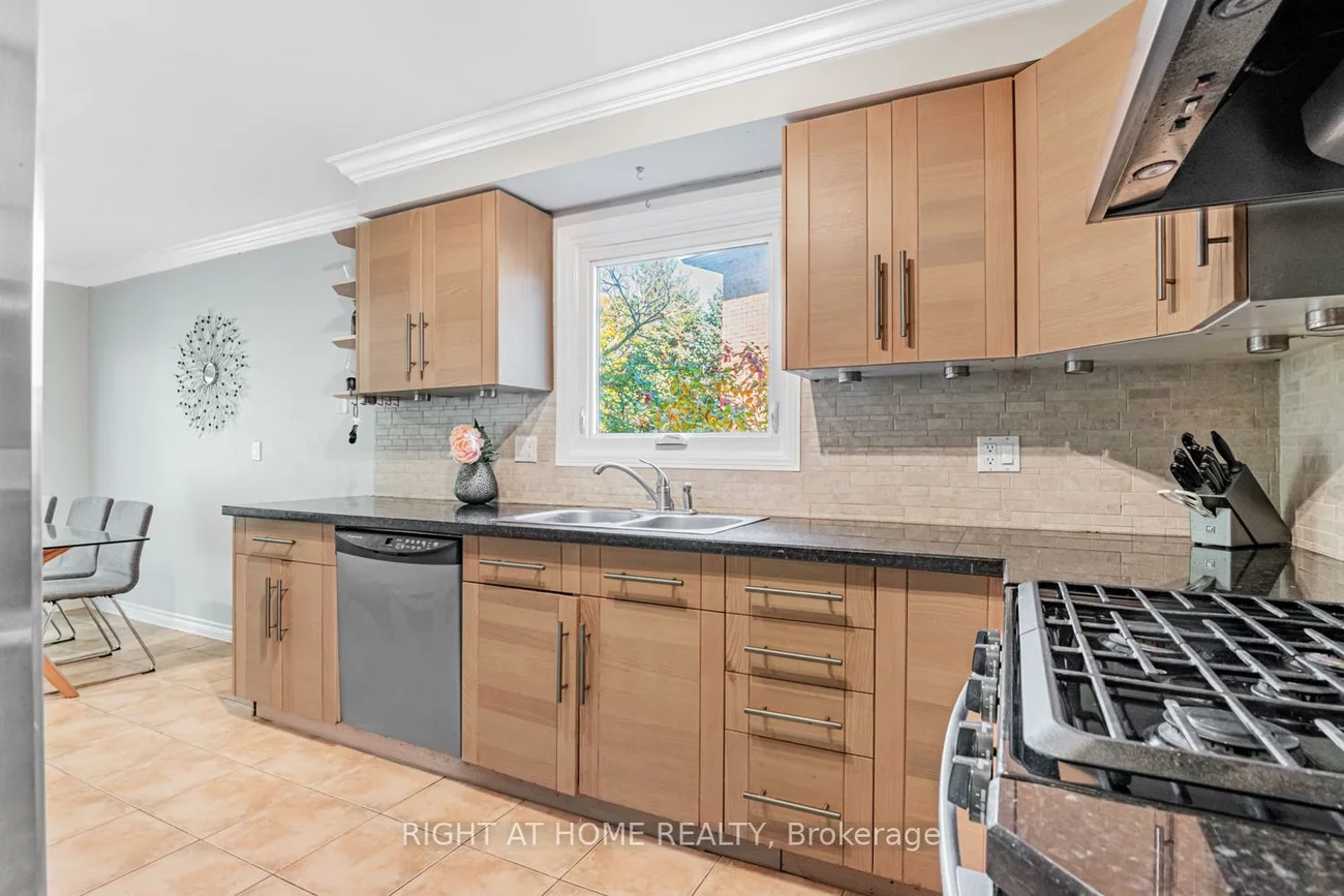 16, Marchwood, Harding, Richmond Hill