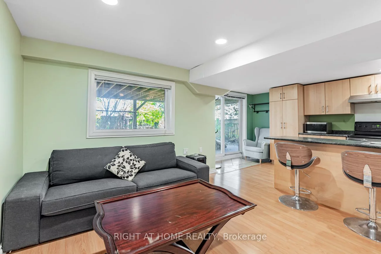 16, Marchwood, Harding, Richmond Hill