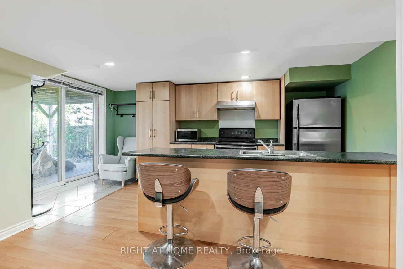 16, Marchwood, Harding, Richmond Hill