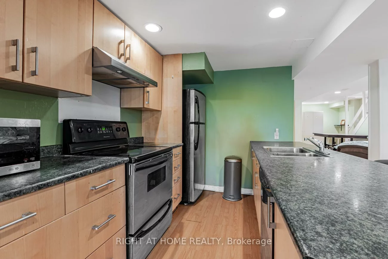 16, Marchwood, Harding, Richmond Hill