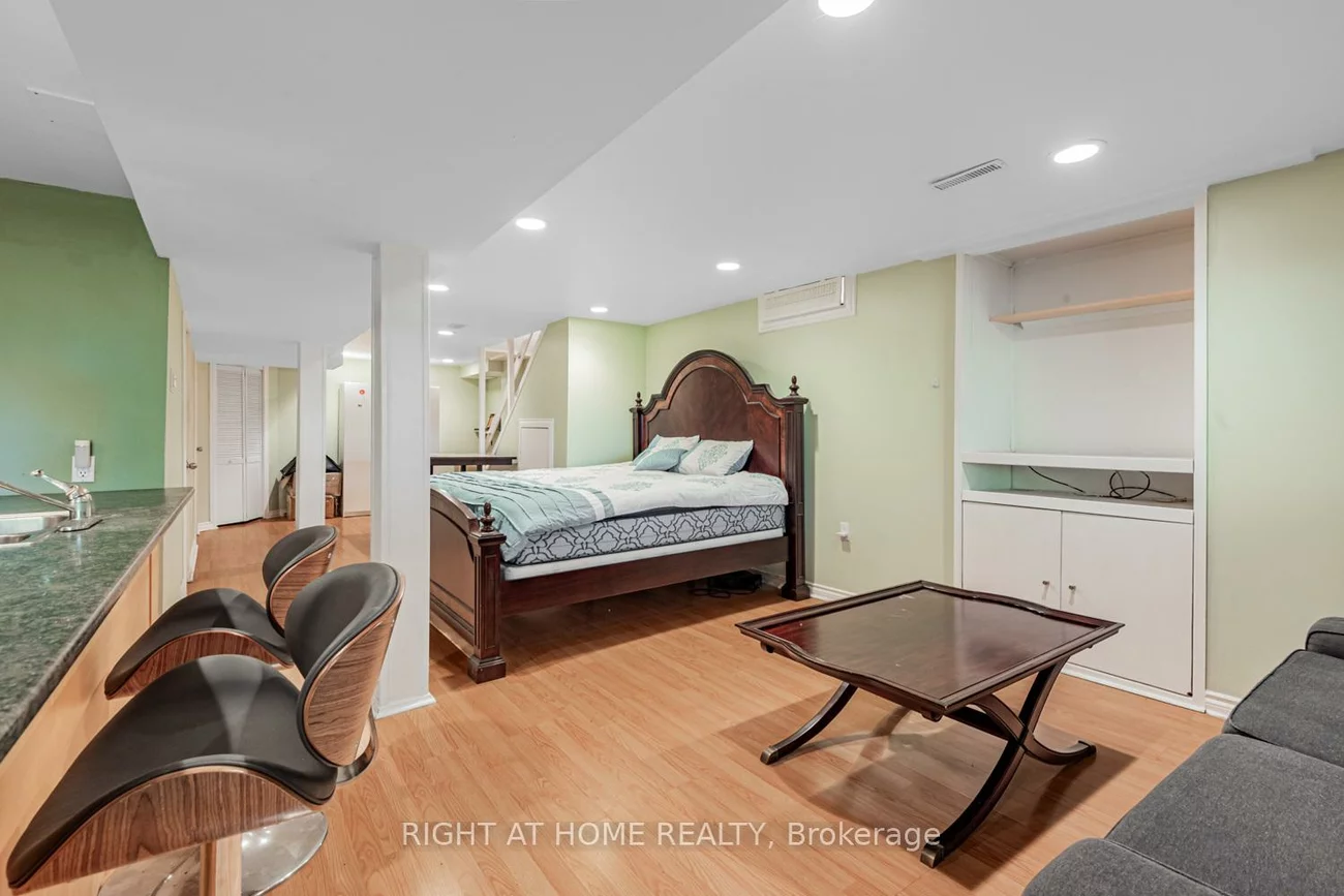 16, Marchwood, Harding, Richmond Hill