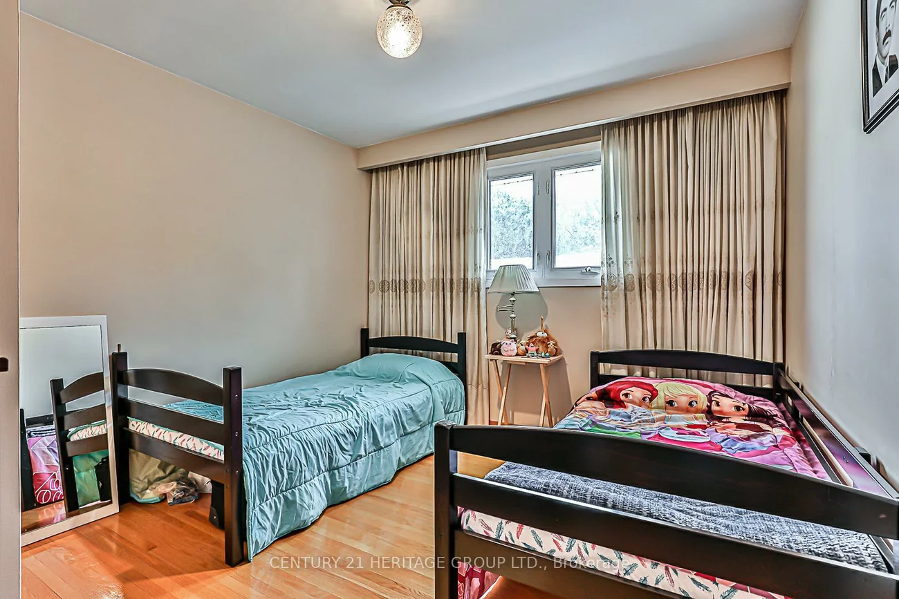 40, Weldrick, North Richvale, Richmond Hill