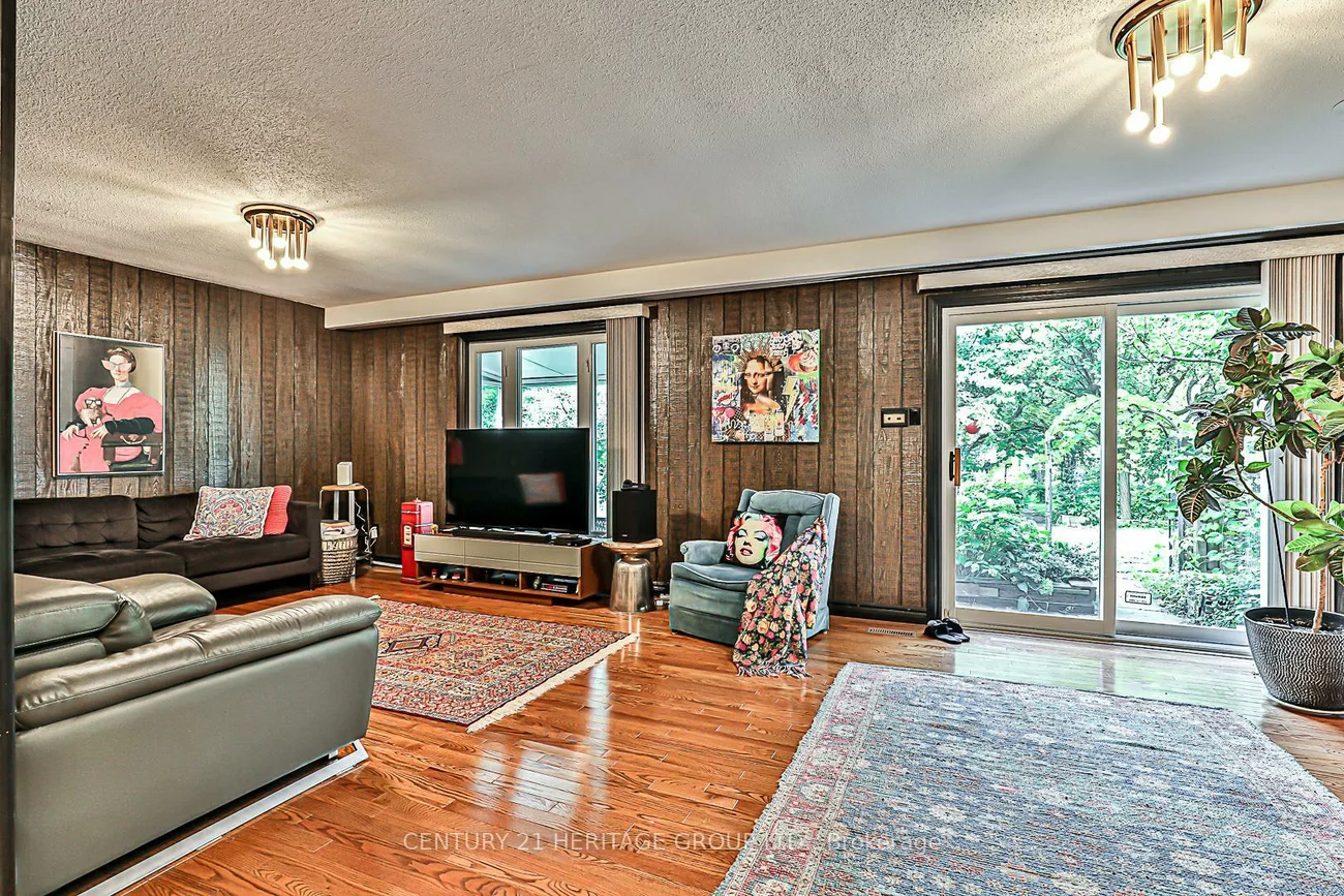 40, Weldrick, North Richvale, Richmond Hill