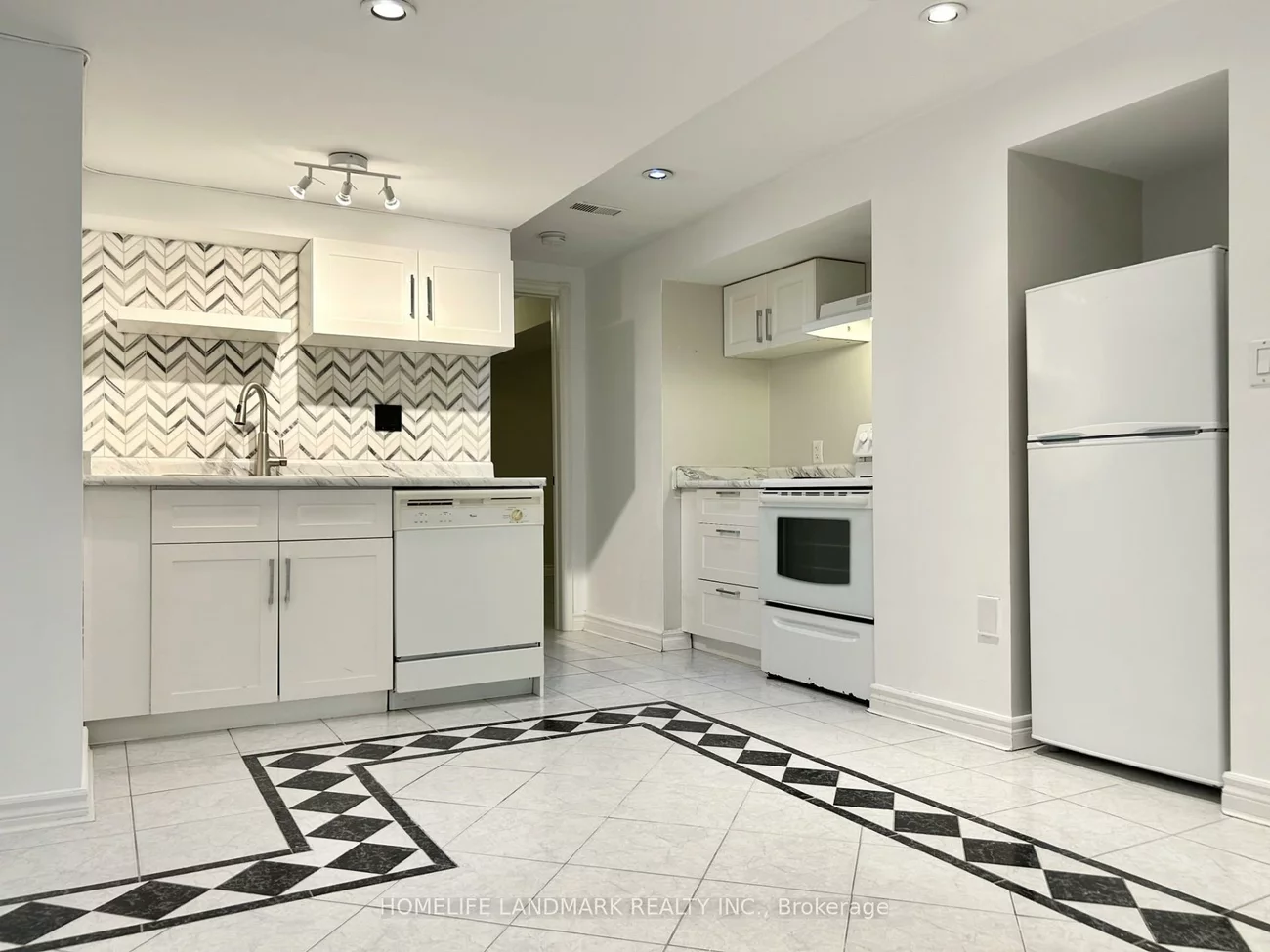 323, Elmwood, Harding, Richmond Hill