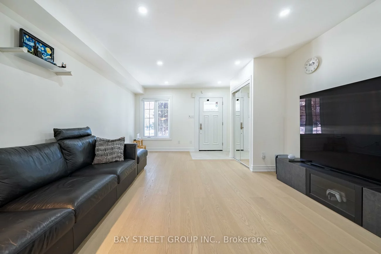 26, Moresby, Langstaff, Richmond Hill