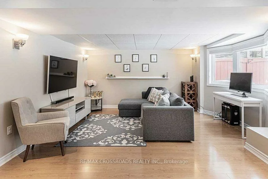 93, Westbury, Westbrook, Richmond Hill