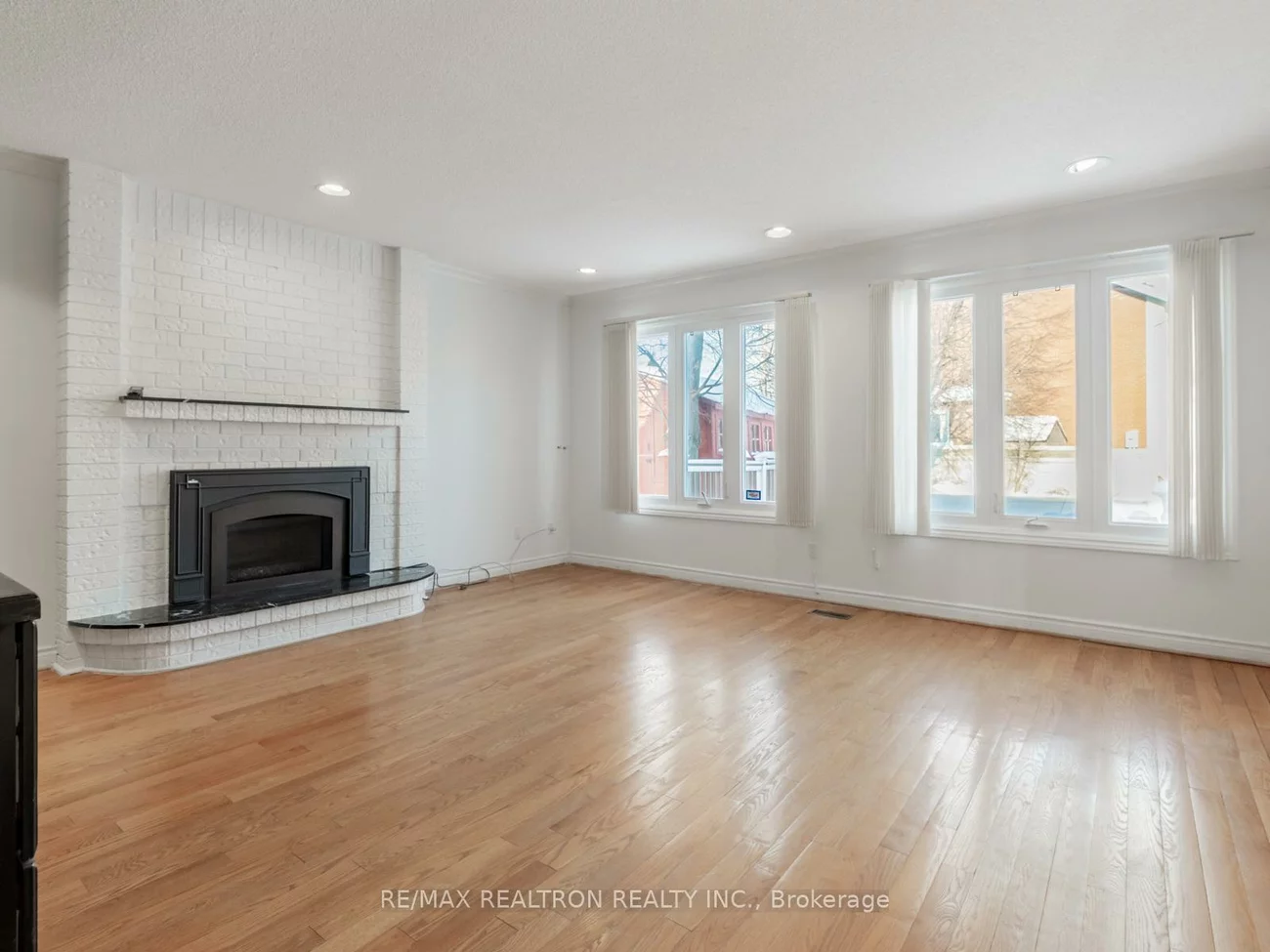 406, Weldrick, Bayview Hill, Richmond Hill