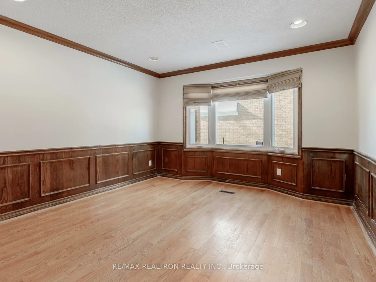 406, Weldrick, Bayview Hill, Richmond Hill