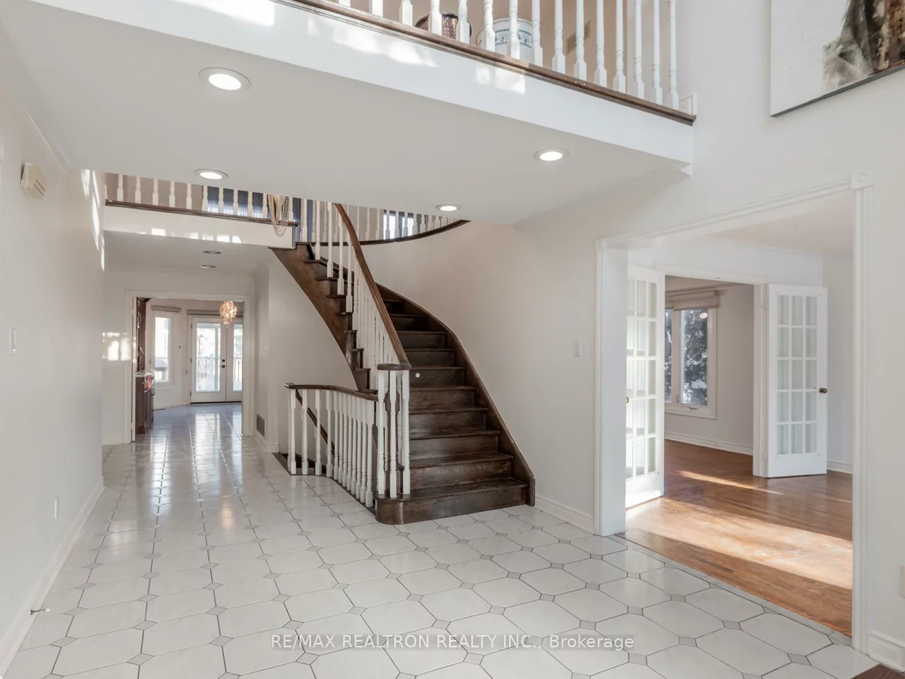 406, Weldrick, Bayview Hill, Richmond Hill