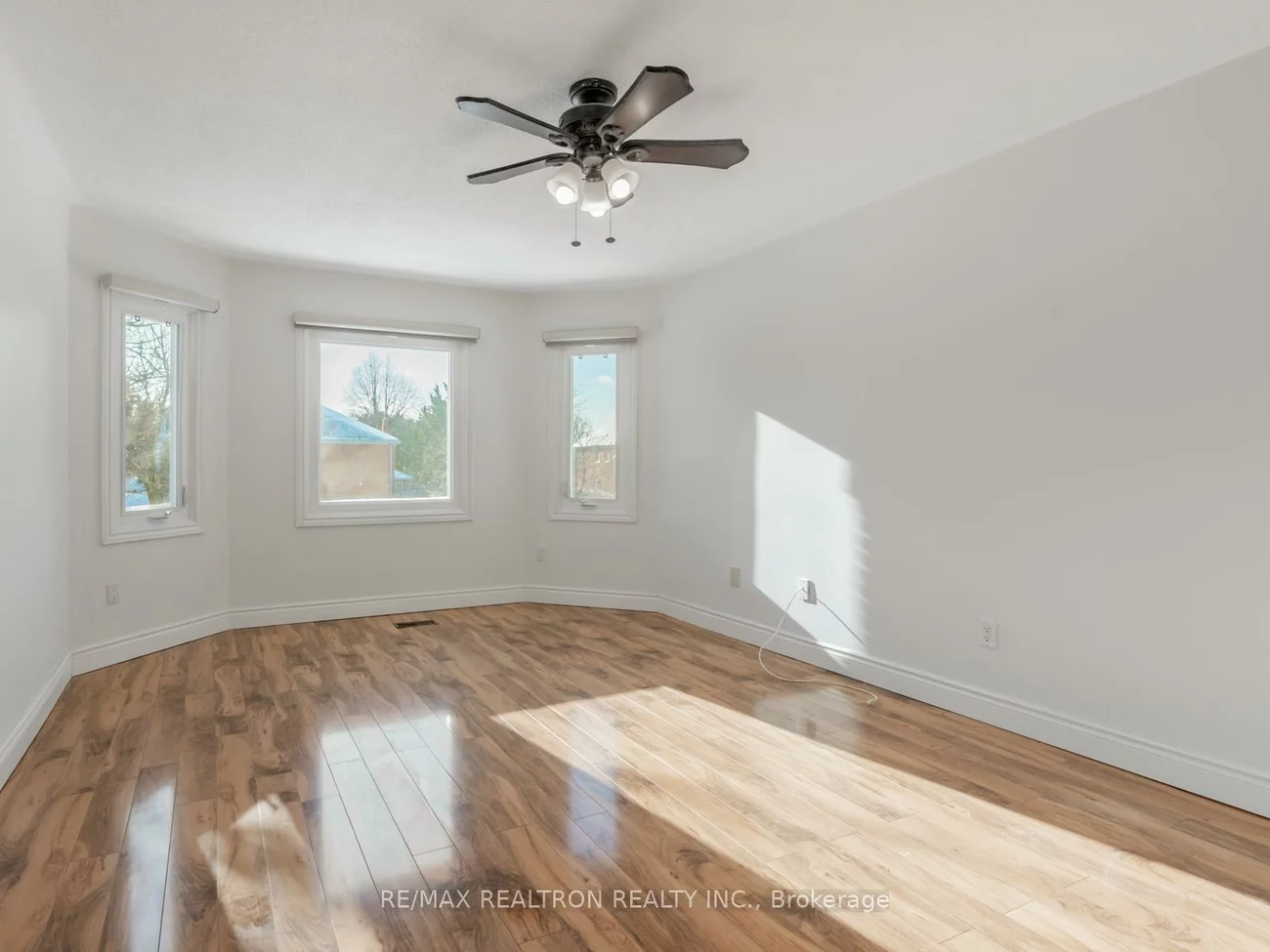 406, Weldrick, Bayview Hill, Richmond Hill