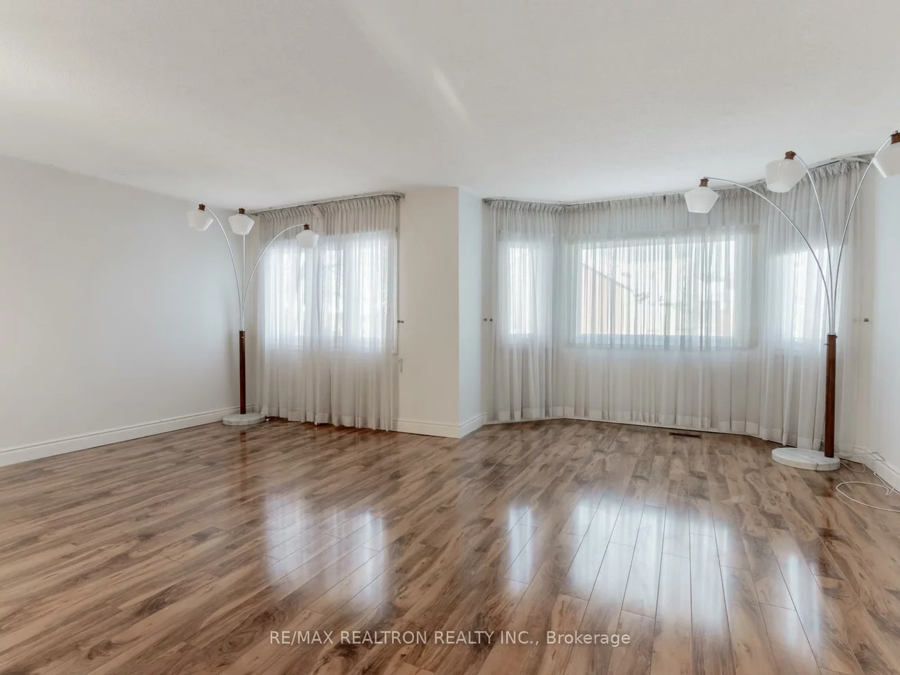 406, Weldrick, Bayview Hill, Richmond Hill