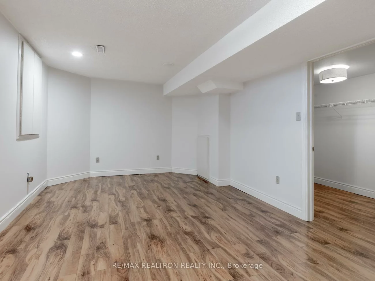 406, Weldrick, Bayview Hill, Richmond Hill