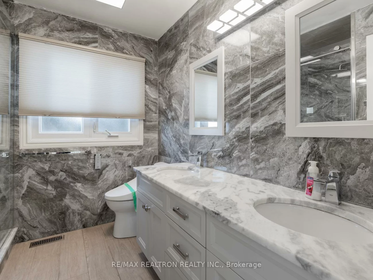 406, Weldrick, Bayview Hill, Richmond Hill