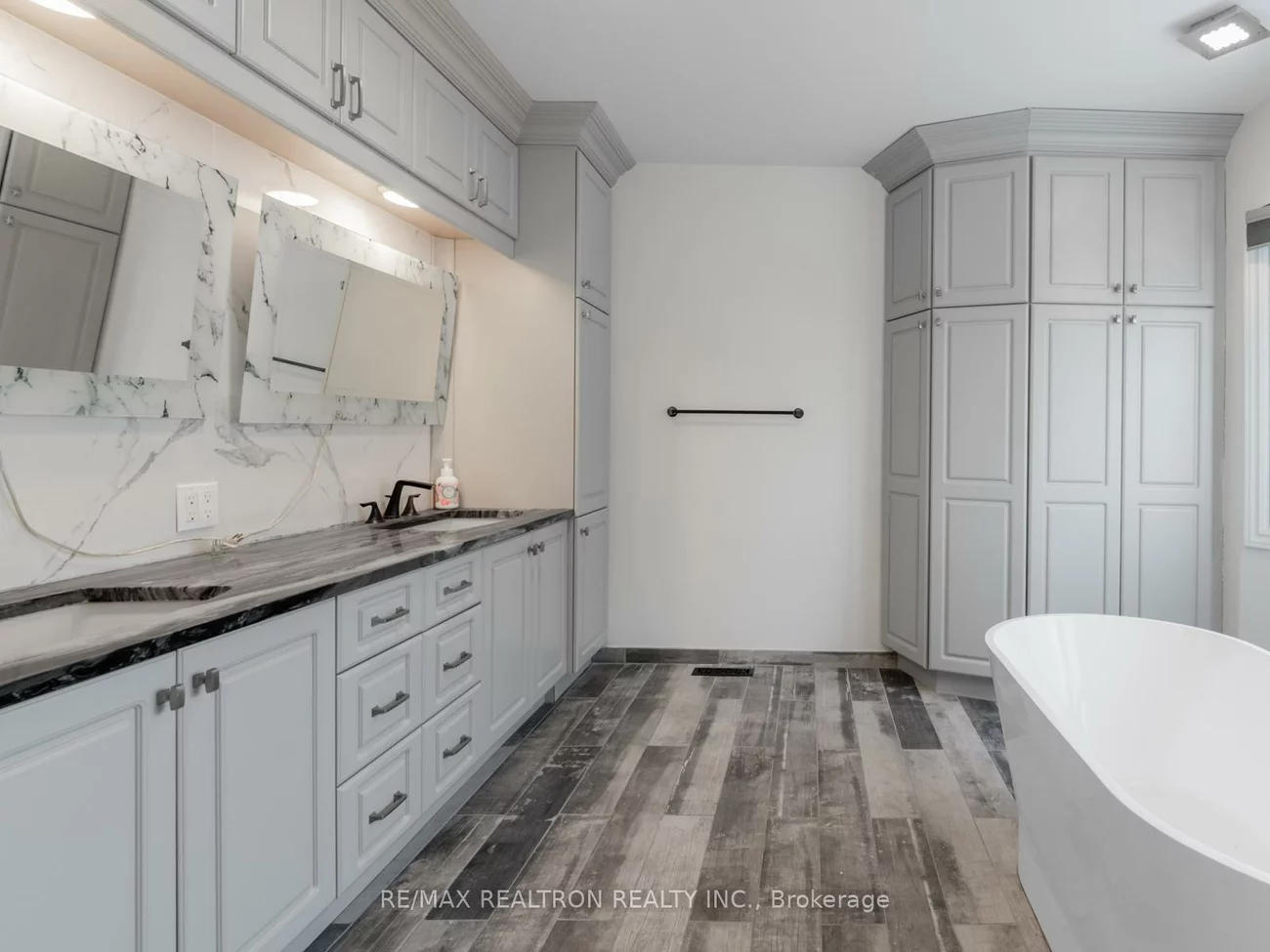 406, Weldrick, Bayview Hill, Richmond Hill