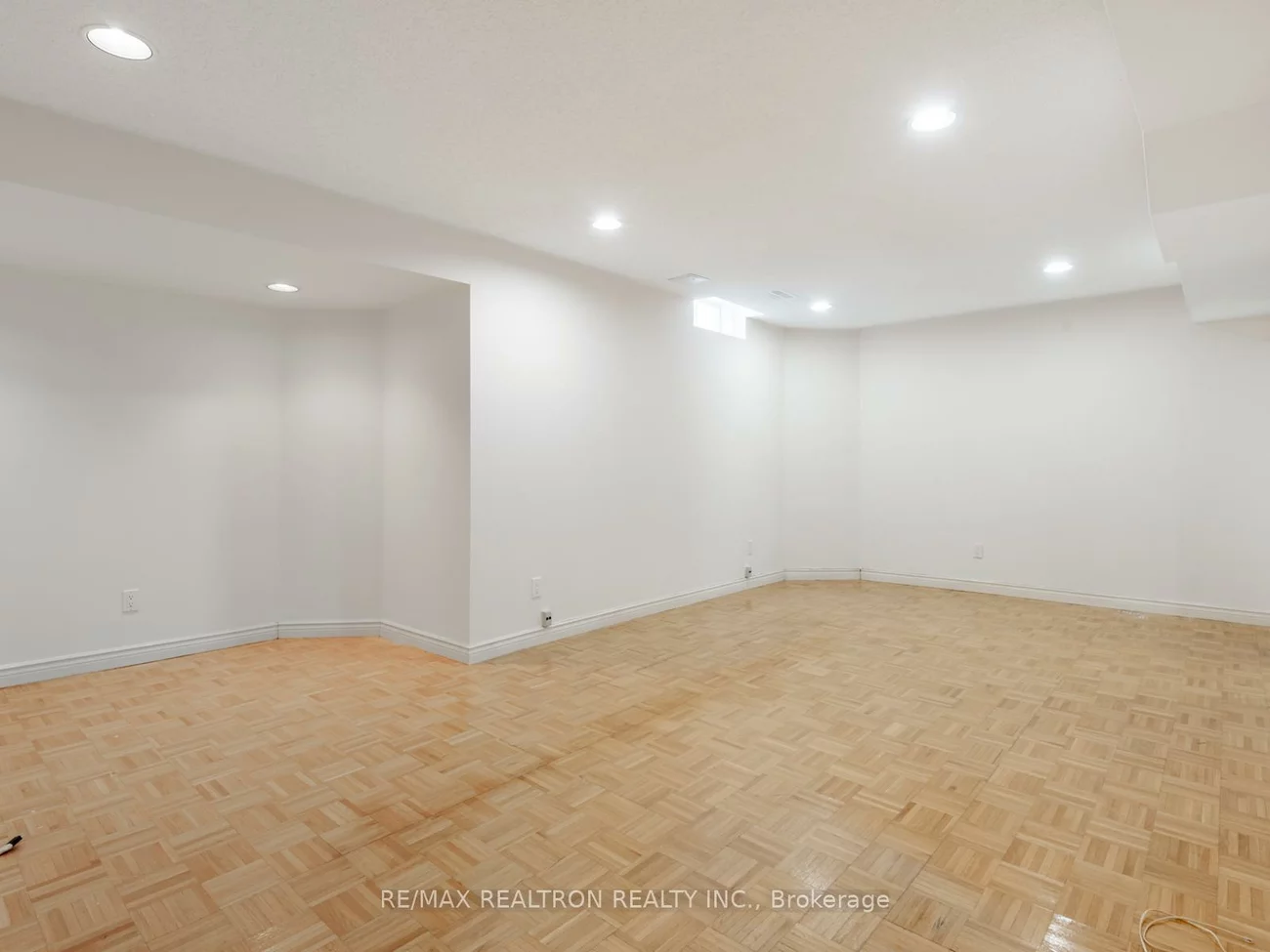 406, Weldrick, Bayview Hill, Richmond Hill