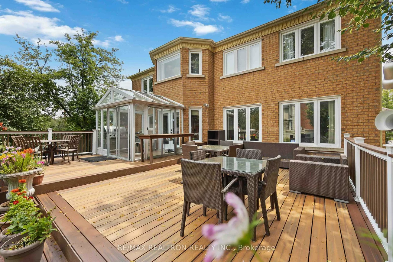 406, Weldrick, Bayview Hill, Richmond Hill