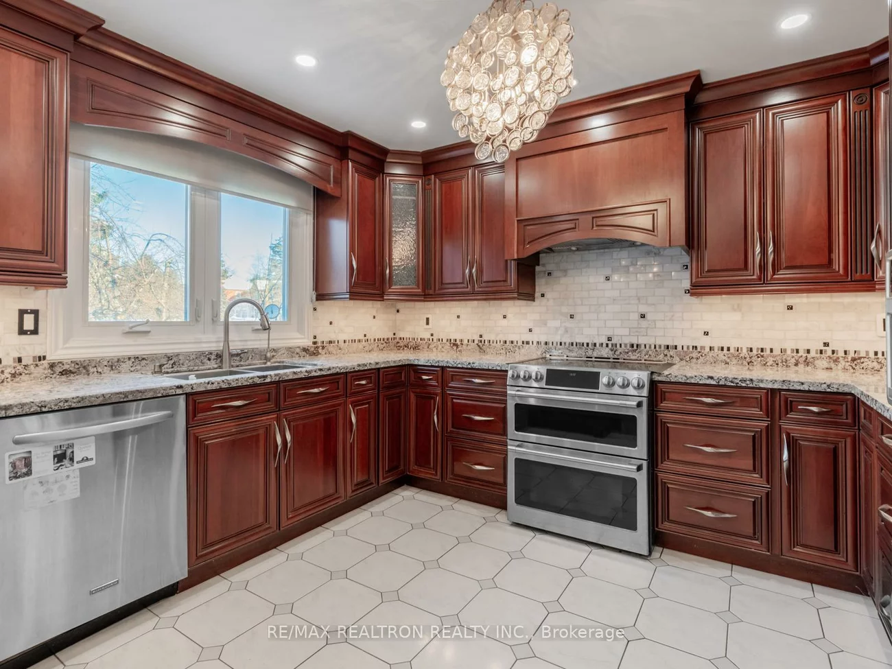 406, Weldrick, Bayview Hill, Richmond Hill