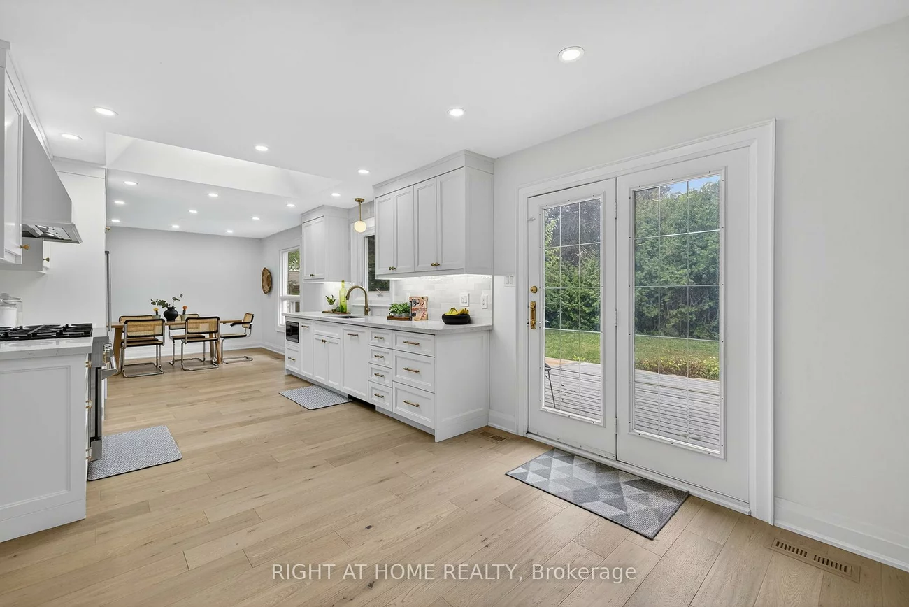 16, Mayvern, North Richvale, Richmond Hill