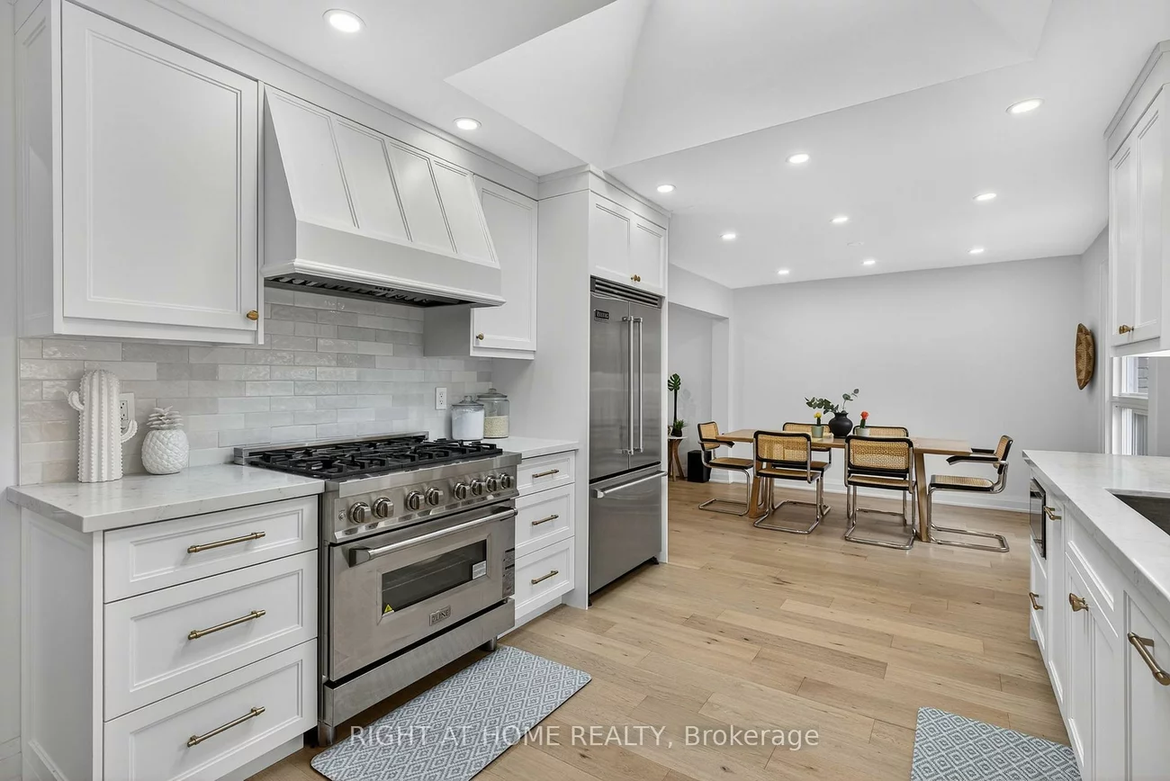 16, Mayvern, North Richvale, Richmond Hill