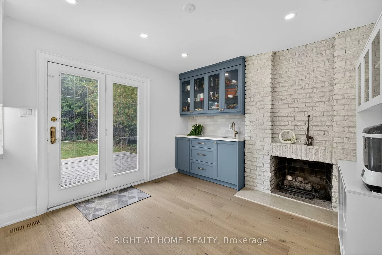 16, Mayvern, North Richvale, Richmond Hill