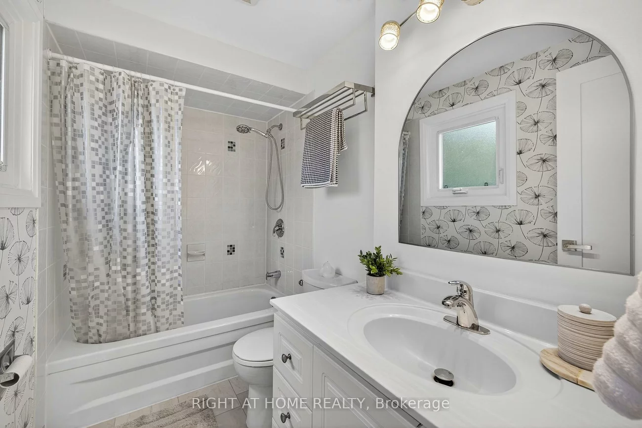 16, Mayvern, North Richvale, Richmond Hill