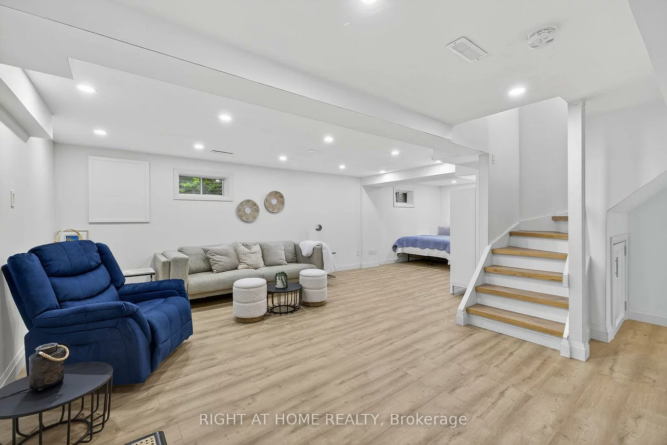 16, Mayvern, North Richvale, Richmond Hill