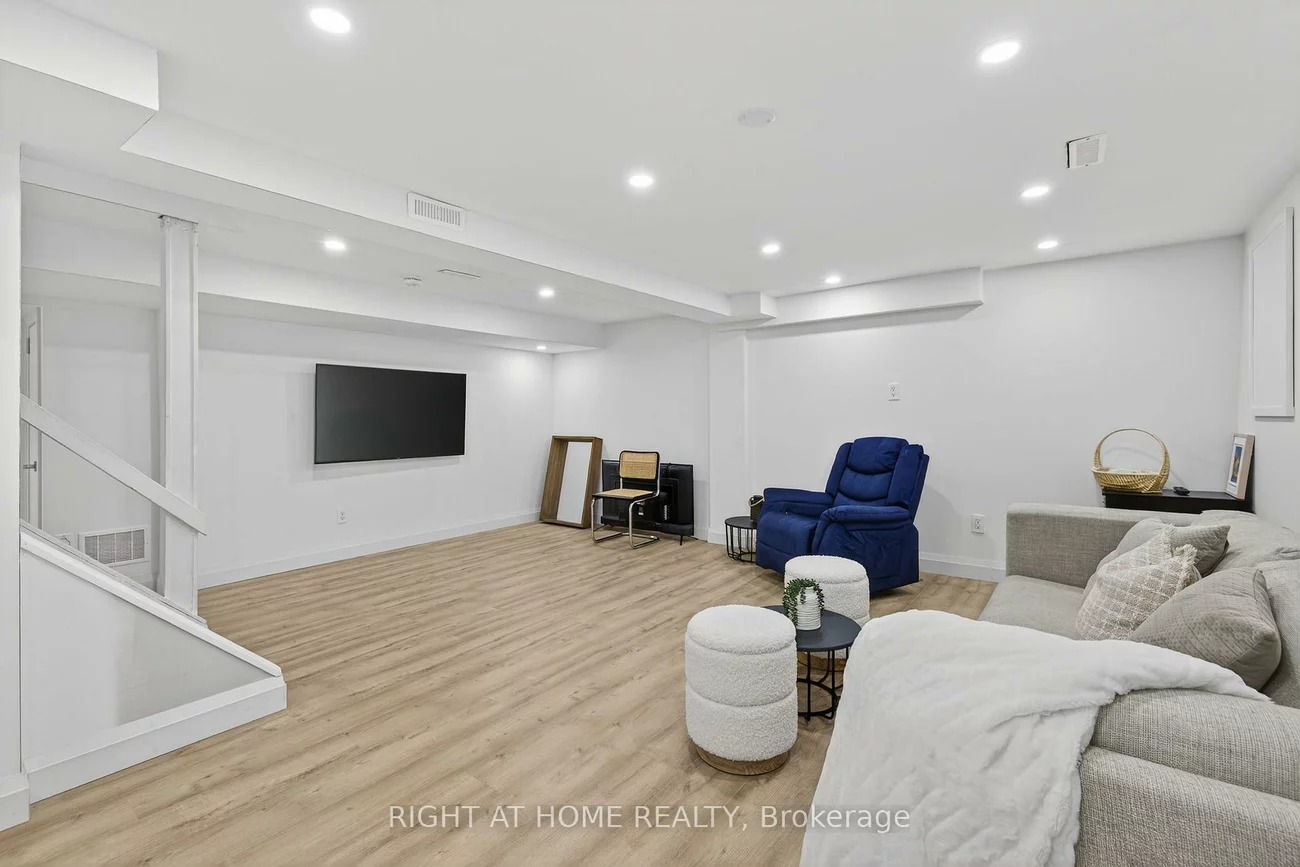 16, Mayvern, North Richvale, Richmond Hill