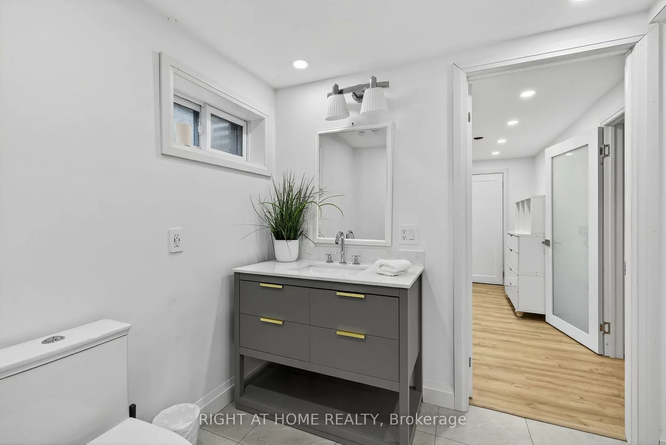 16, Mayvern, North Richvale, Richmond Hill