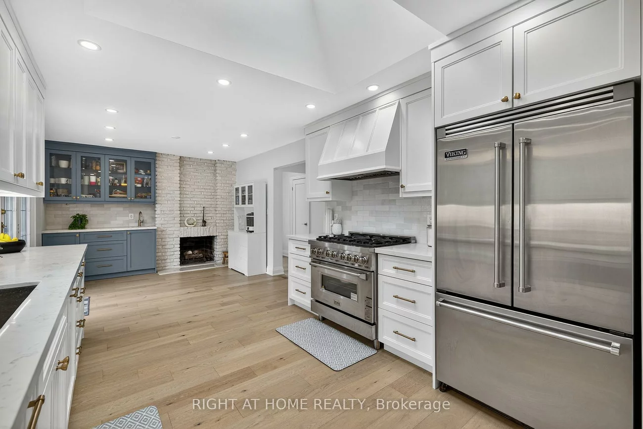 16, Mayvern, North Richvale, Richmond Hill