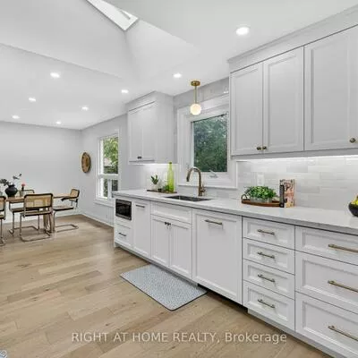 16, Mayvern, North Richvale, Richmond Hill