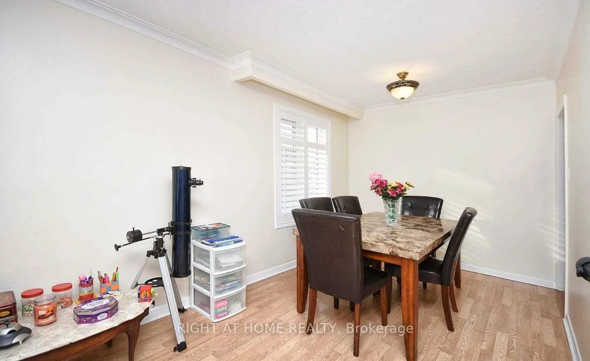 513, Lynett, Crosby, Richmond Hill