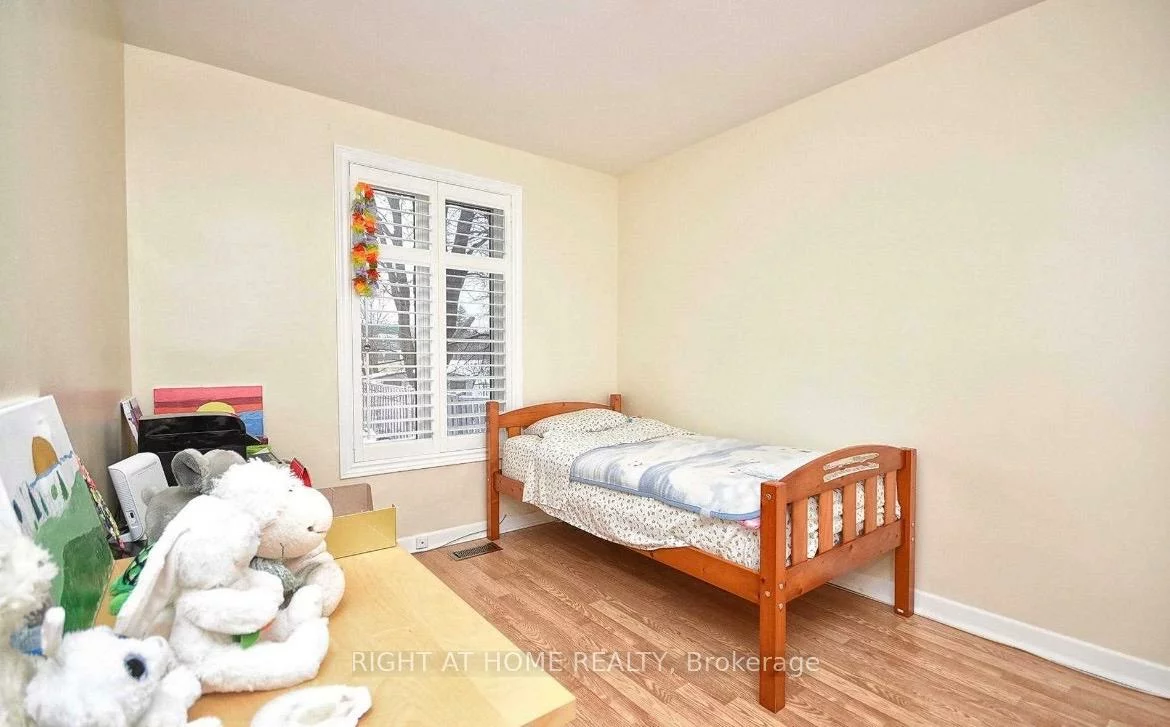 513, Lynett, Crosby, Richmond Hill