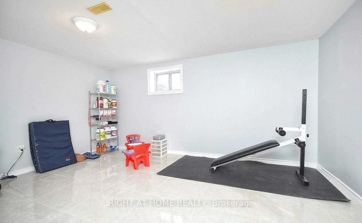 513, Lynett, Crosby, Richmond Hill