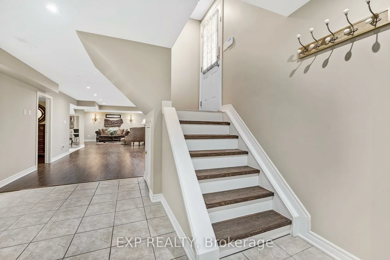 166, Worthington, Oak Ridges Lake Wilcox, Richmond Hill