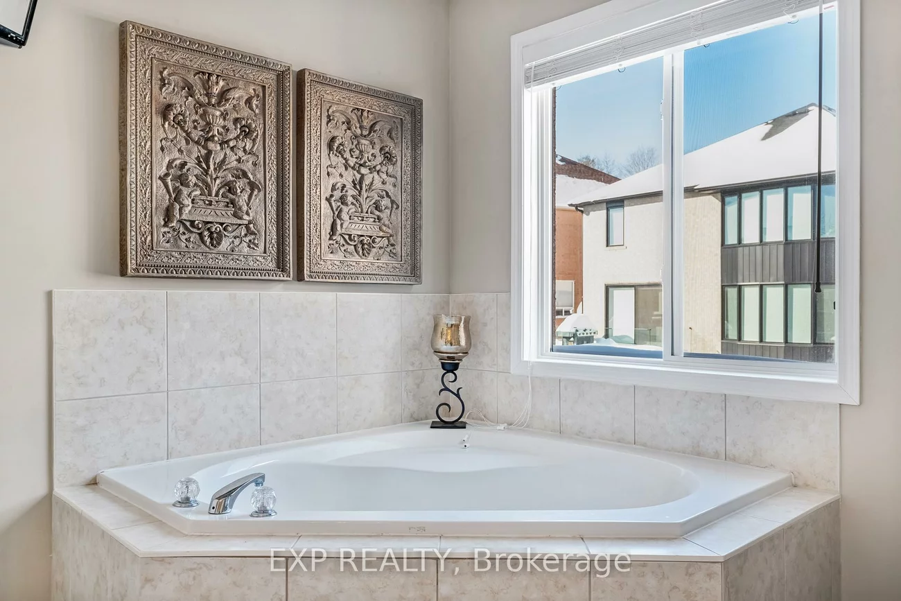 166, Worthington, Oak Ridges Lake Wilcox, Richmond Hill