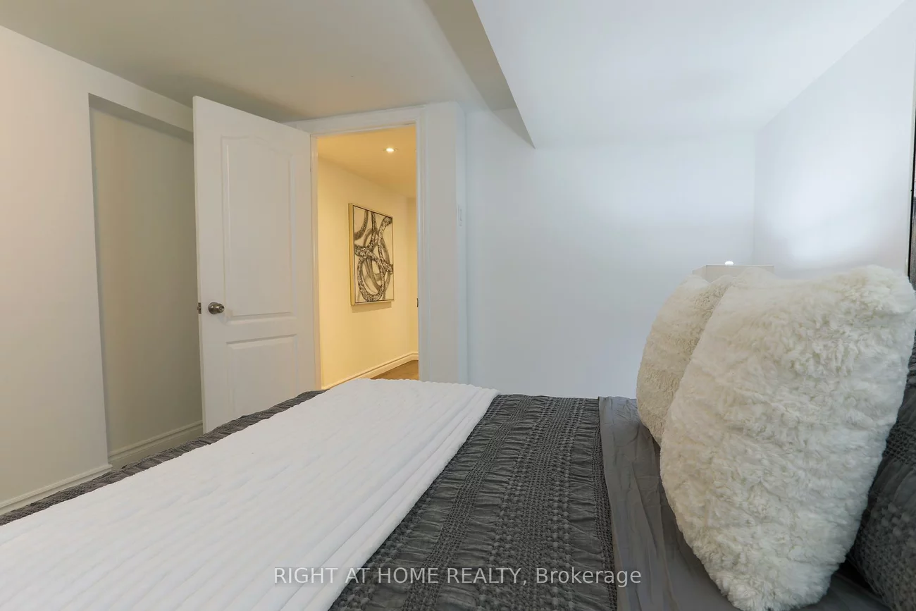 303, Blue Grass, Crosby, Richmond Hill