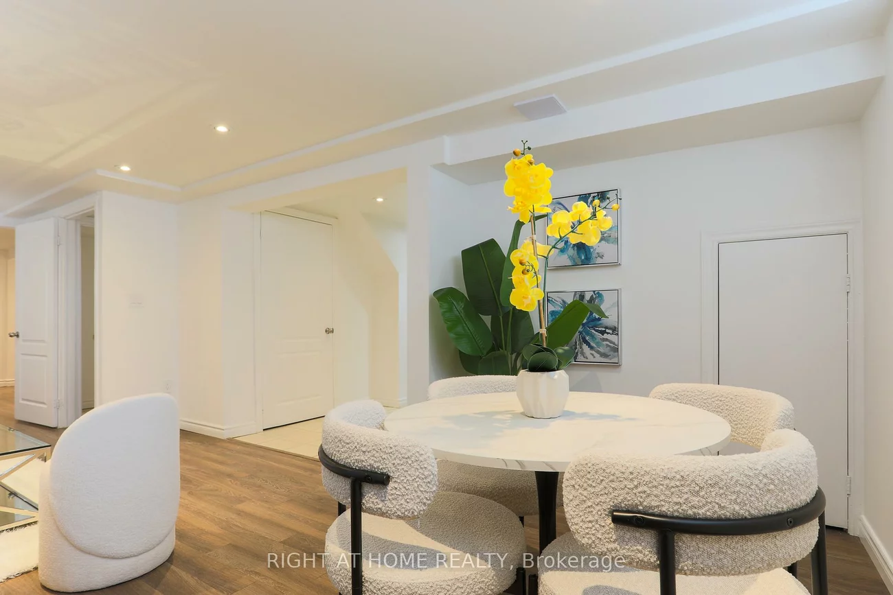 303, Blue Grass, Crosby, Richmond Hill